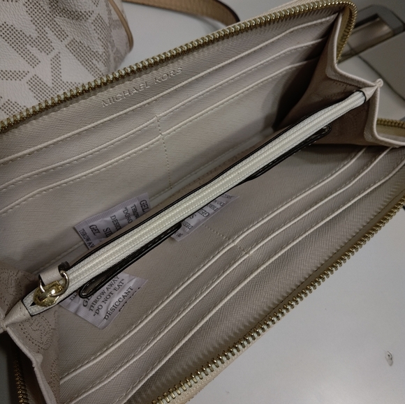 💥CLOSING Nov.1 SALE💥 Michael Kors MK Purse & matching Wallet - Picture 13 of 16